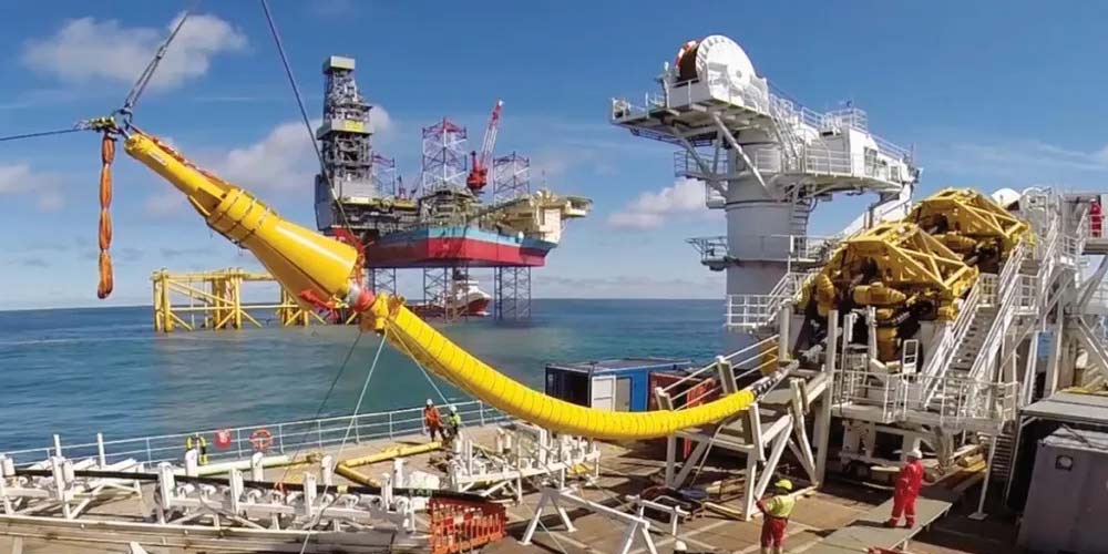 Submarine-power-cable-laying